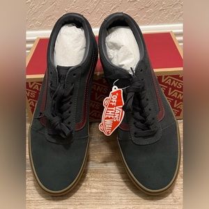 NWT Men’s VANS - OFF THE WALL men’s black, suede sneakers.